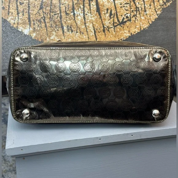 MICHAEL Michael Kors Jet Set Mirror Metallic East/West Signature Tote Bag - Picture 12 of 15